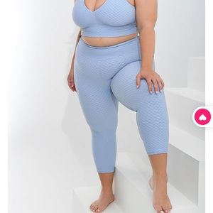 Booty By Brabants Curvy Cropped something blue leggings
